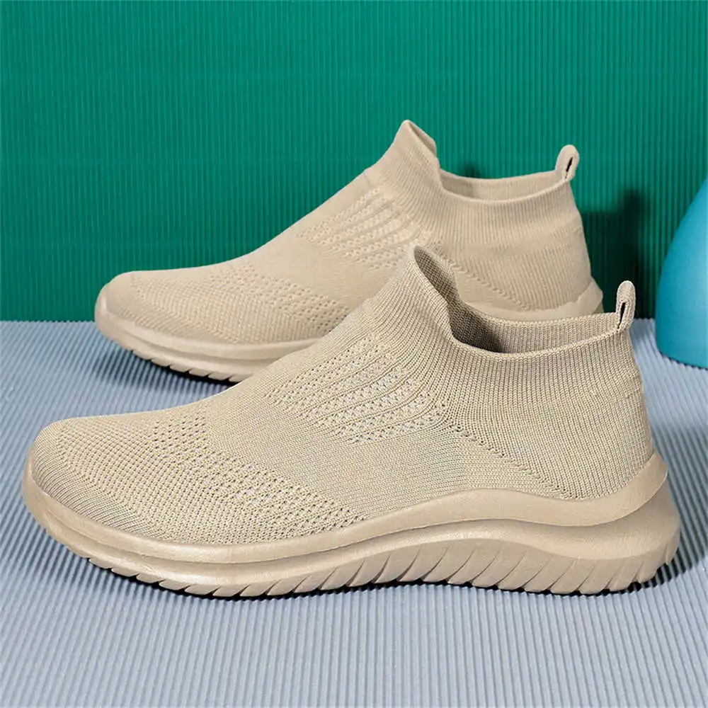 Beige Zachte Nieuwe Nieuwighei - Luxury Lifestyle Lounge recensie en prijs