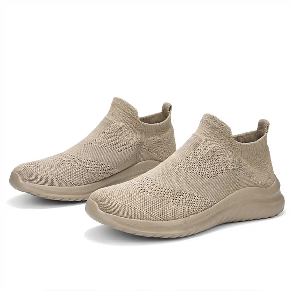 Beige Zachte Nieuwe Nieuwighei - Luxury Lifestyle Lounge recensie en prijs